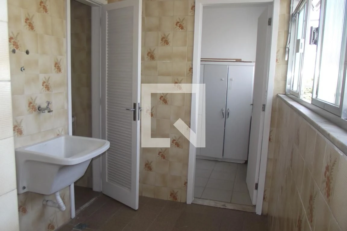 Unfurnished 2-bedroom apartment with a suite bathroom — photo 38