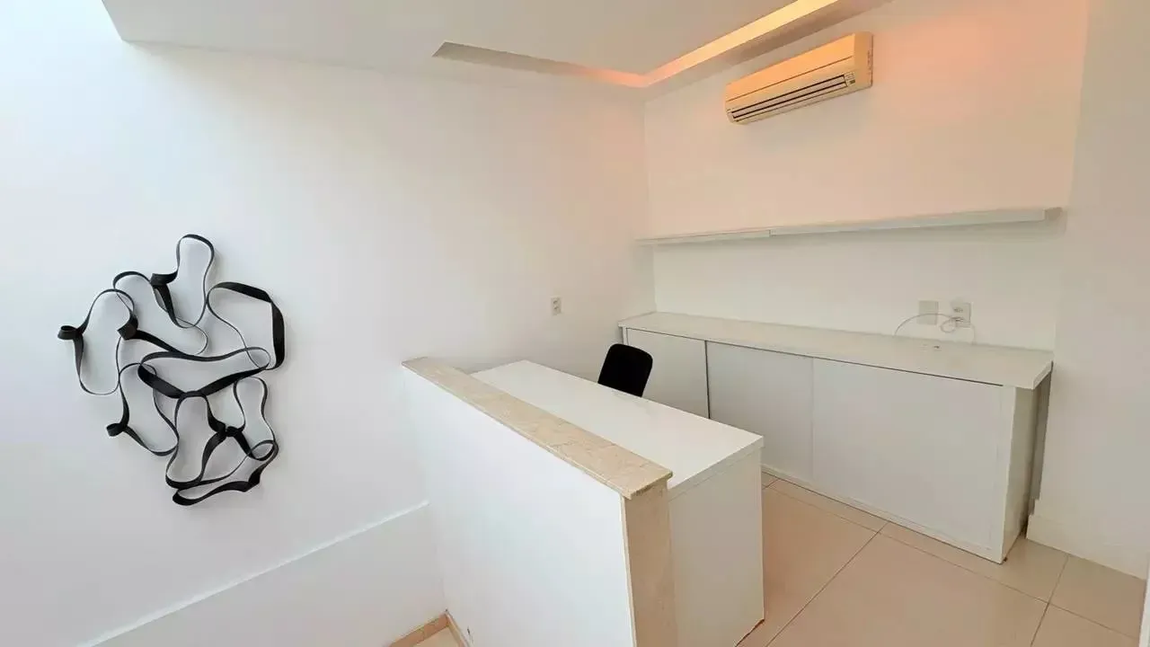 Apartment, 390 m², with floor-to-ceiling windows — photo 15