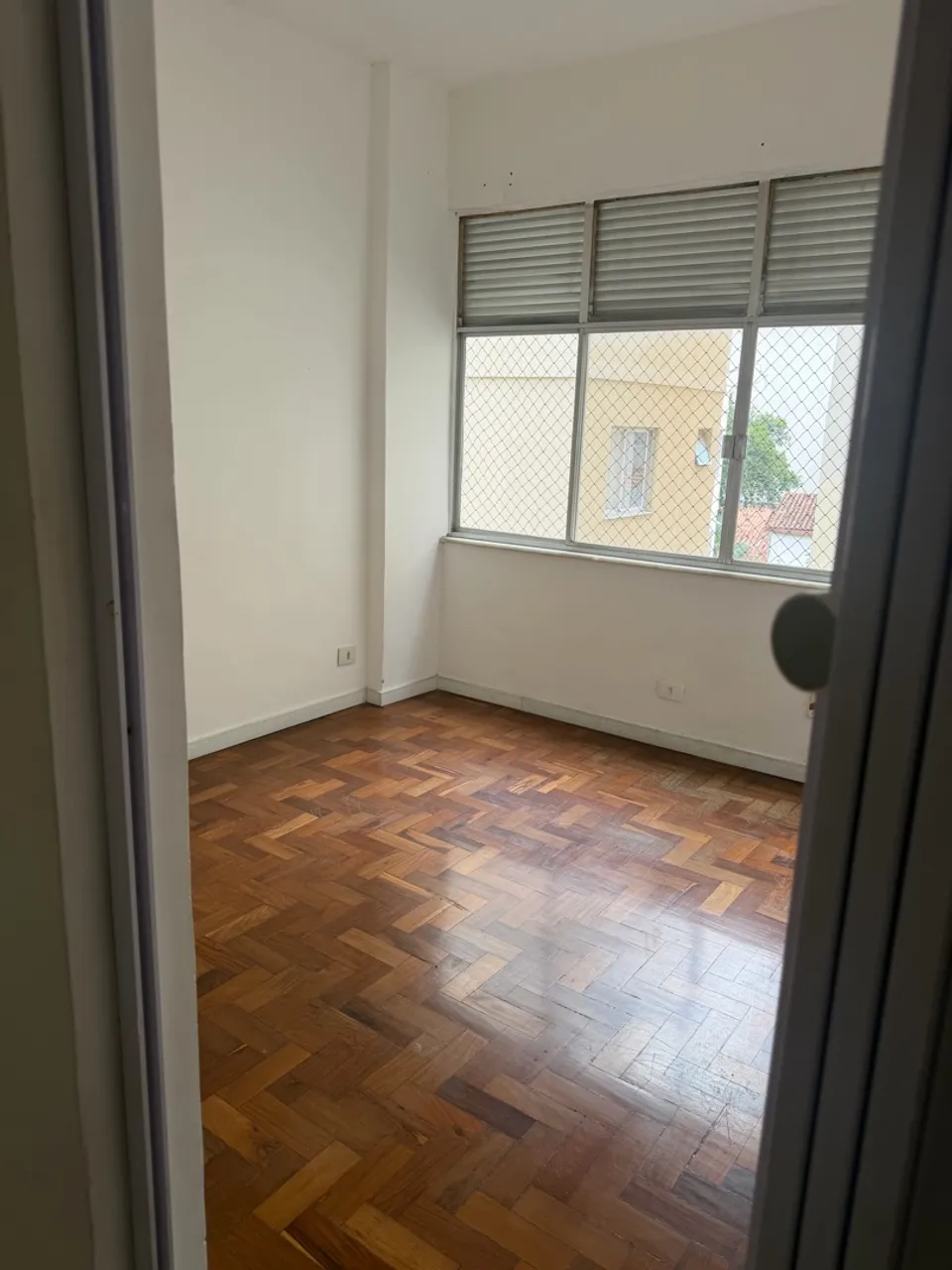 Apartment, 53 m², with wood or laminate floors — photo 9