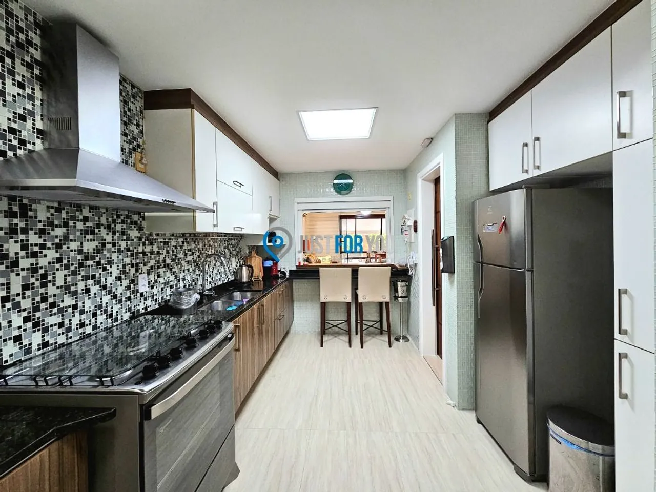 Furnished house with 4 bedrooms and 5 bathrooms — photo 2