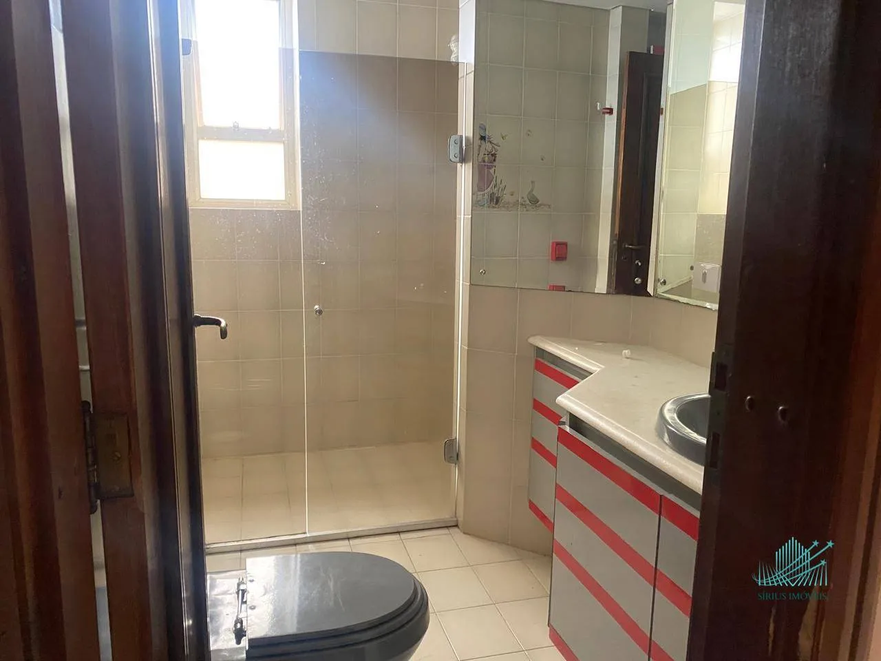 4-bedroom apartment with enclosed glass balcony — photo 6