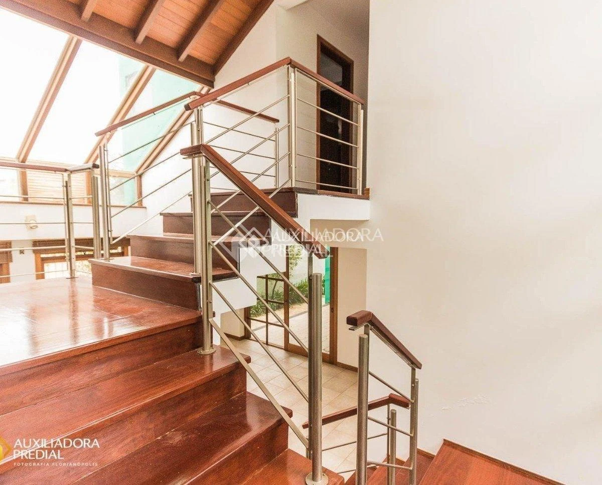 560 m² house with floor-to-ceiling windows and a home office — photo 9