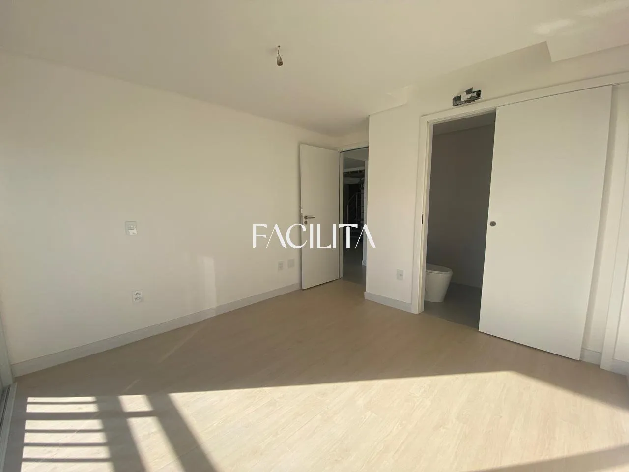 3 en-suite bedroom apartment, 163 m² and balcony — photo 10