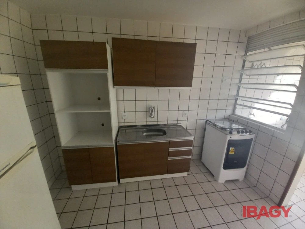 Furnished 82 m² apartment with 2 bedrooms — photo 2