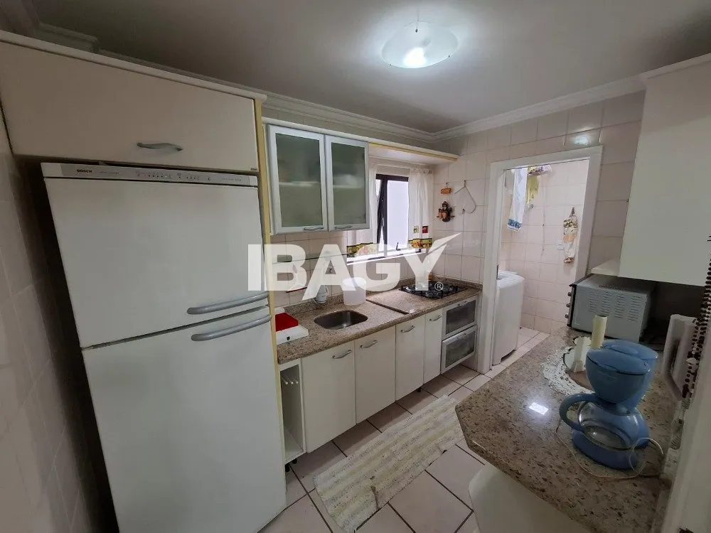 Apartamento amueblado de 3 dormitorios con balcón y parrilla — photo 2