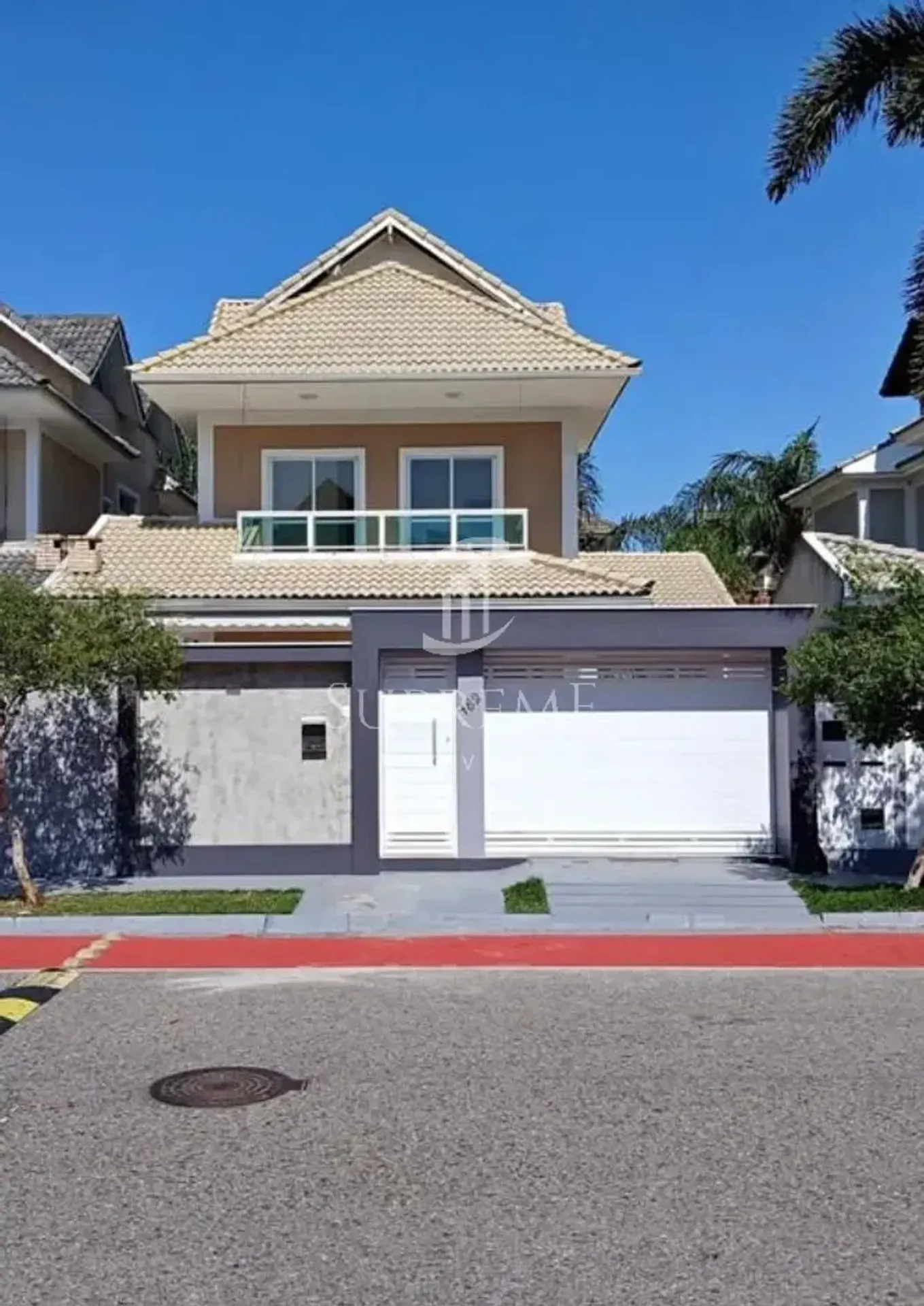 Casa de 4 suítes com 340 m² e 2 vagas no 3º andar