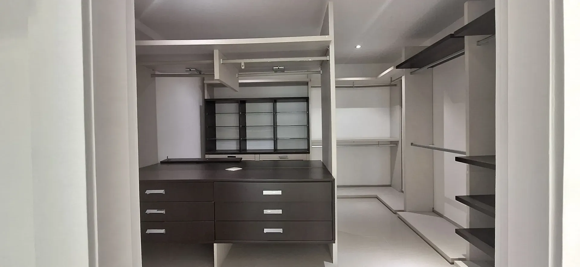 House with 900 m², 5 bedrooms and 4 parking spots — photo 25