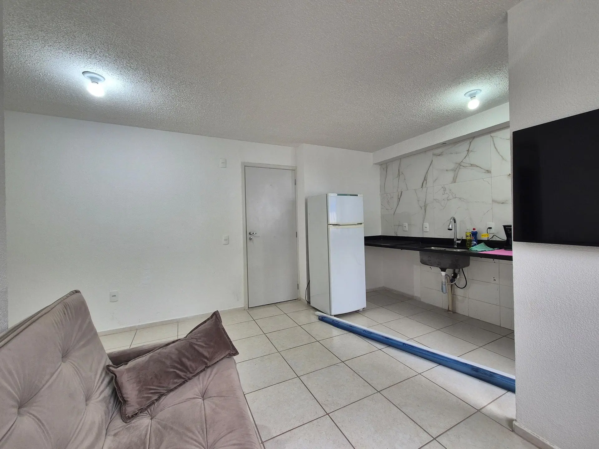 2-bedroom apartment in a building with a gym — photo 12