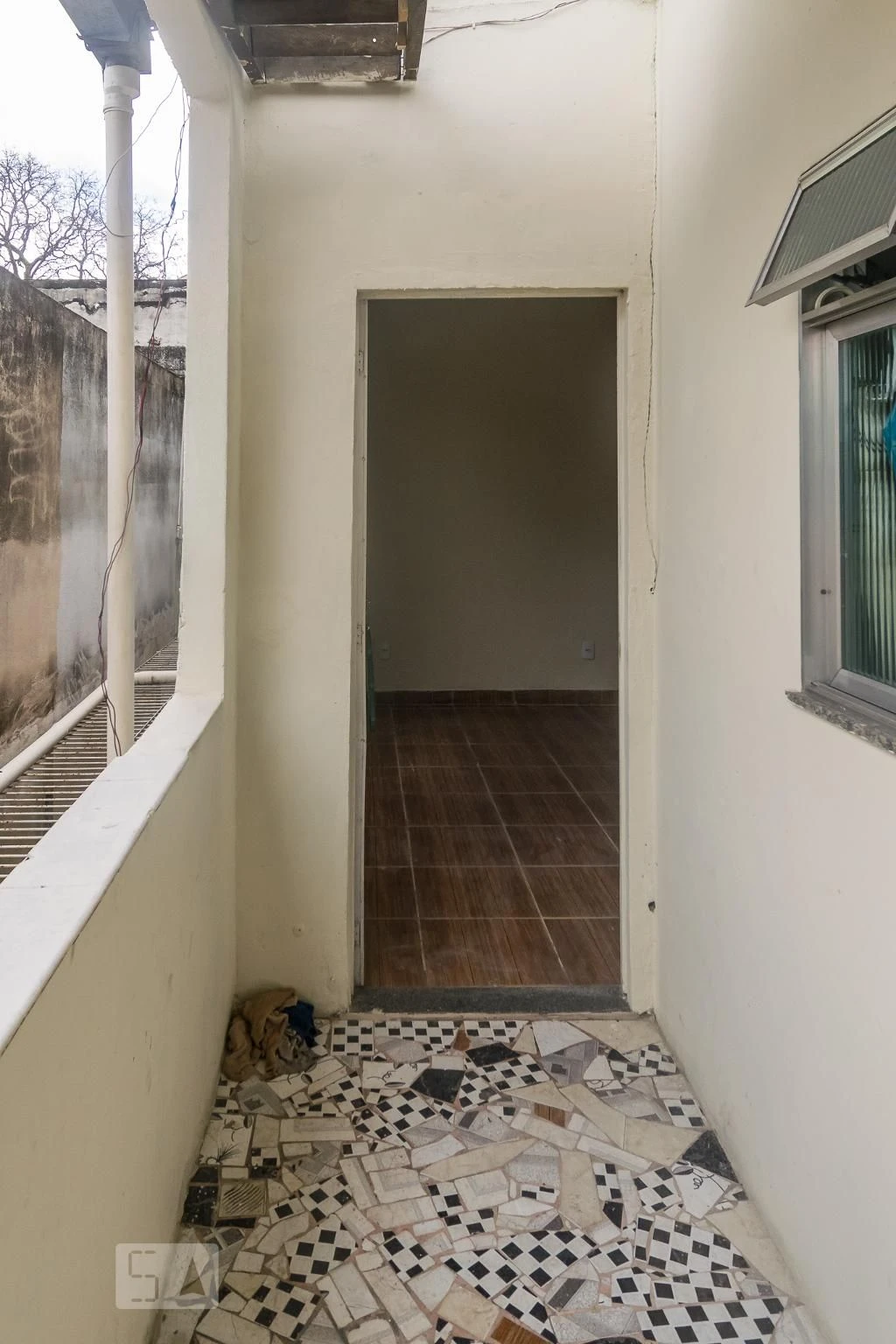Unfurnished rental with no parking, 2 bedrooms and separate kitchen