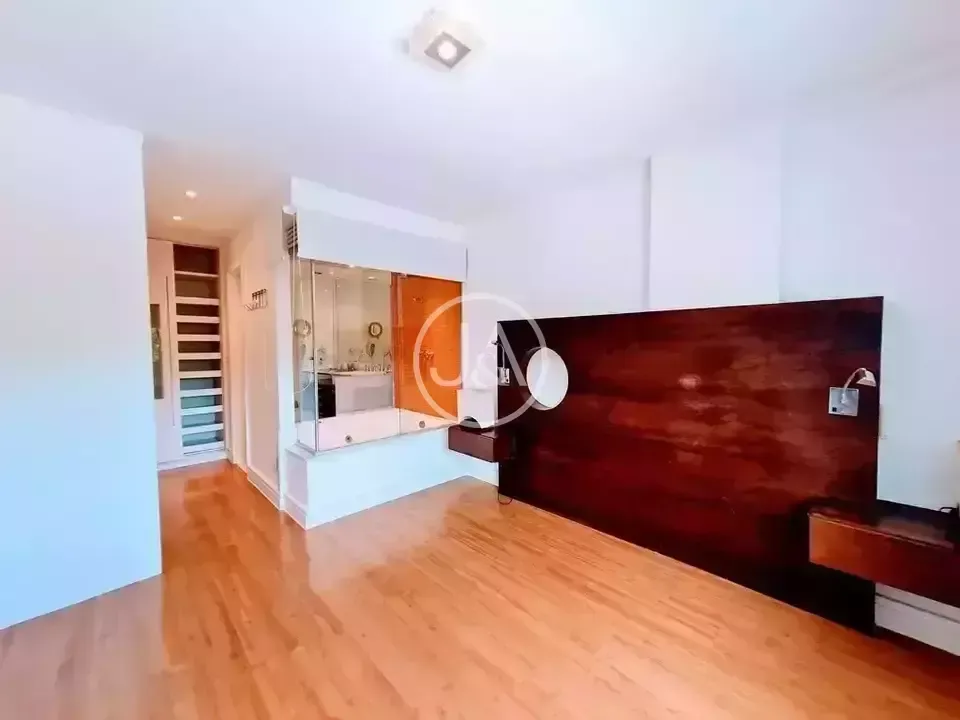 Furnished 2-bedroom apartment with 3 bathrooms — photo 16