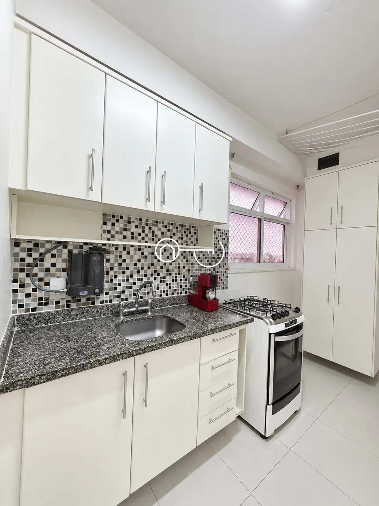Glass-enclosed balcony in a 2-bedroom apartment, 62 m² — photo 10