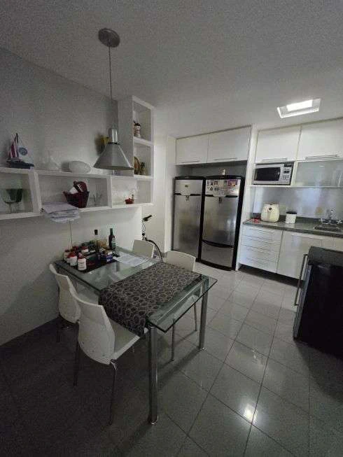 Furnished 200 m² apartment with 4 bedrooms and 3 parking — photo 18