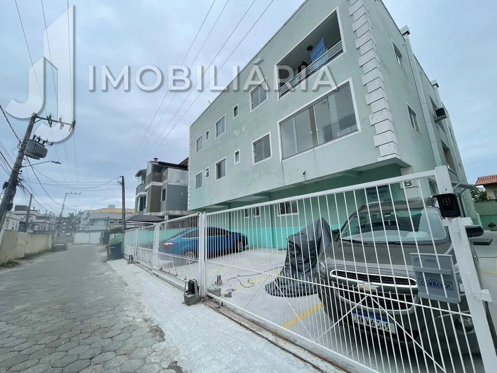 Glass-enclosed balcony in a 3-bedroom apartment, 90 m² — photo 21