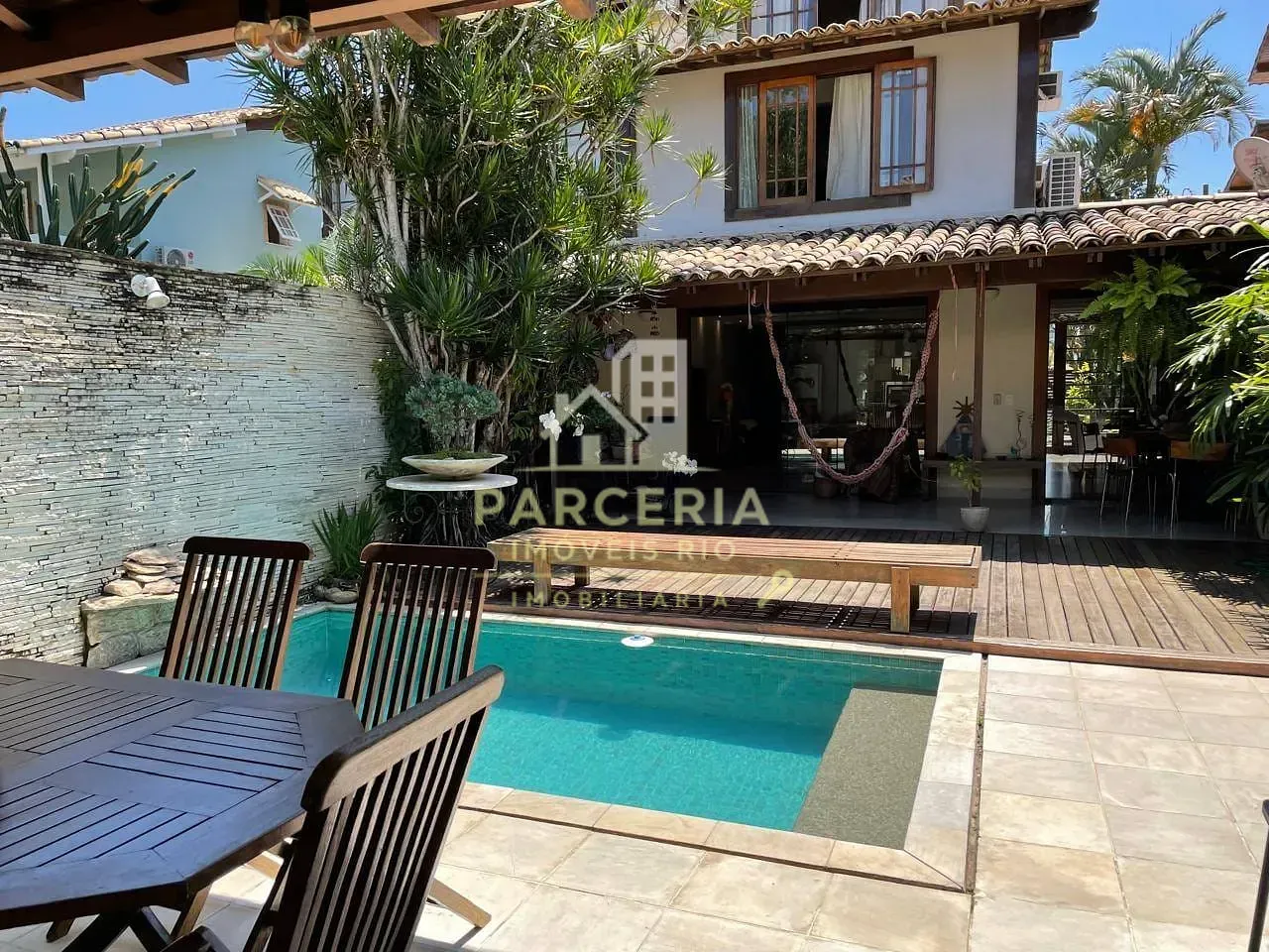 Casa mobiliada com 5 quartos e área de piscina compartilhada — photo 2