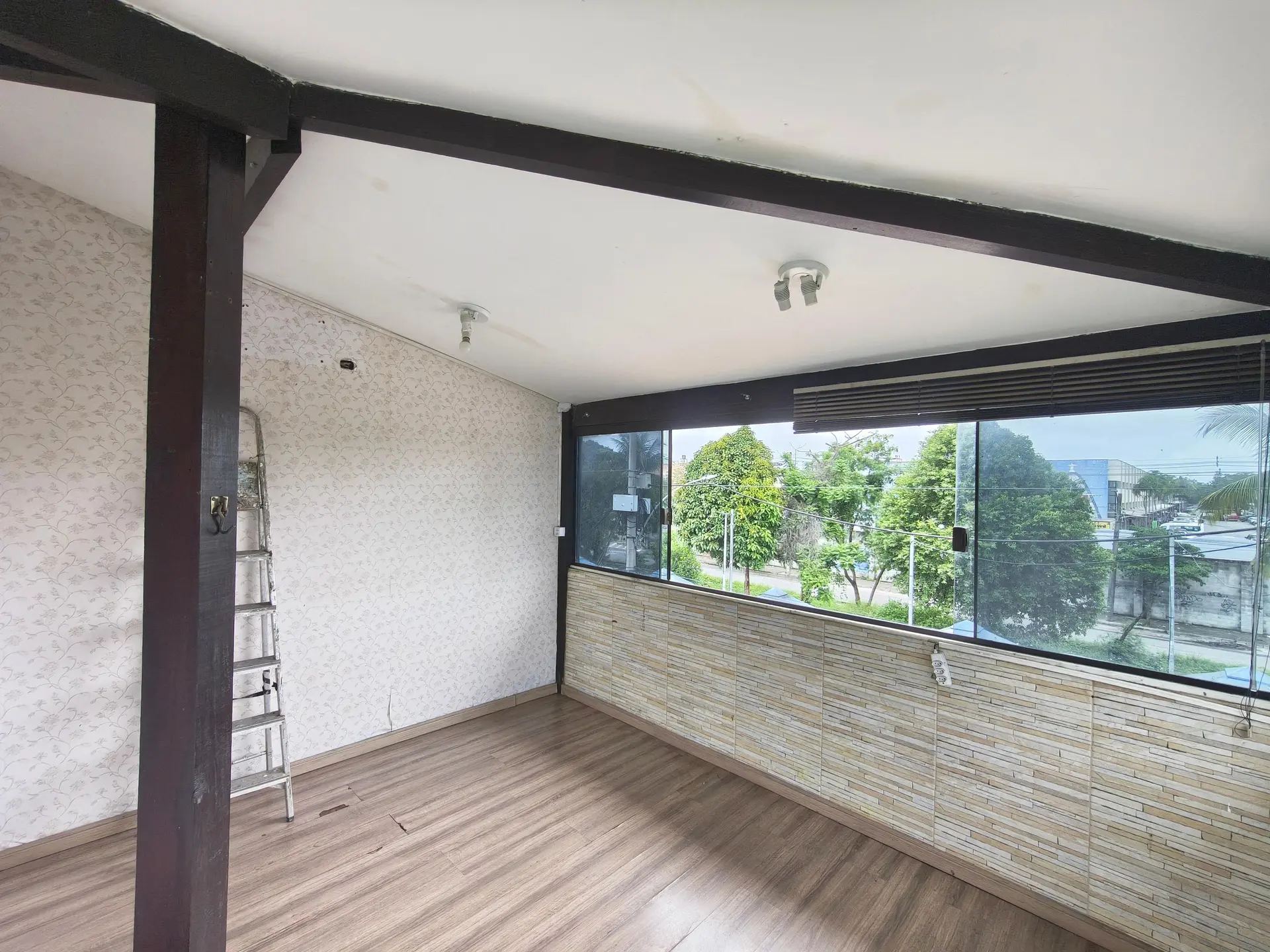 2-bedroom house with floor-to-ceiling windows — photo 49