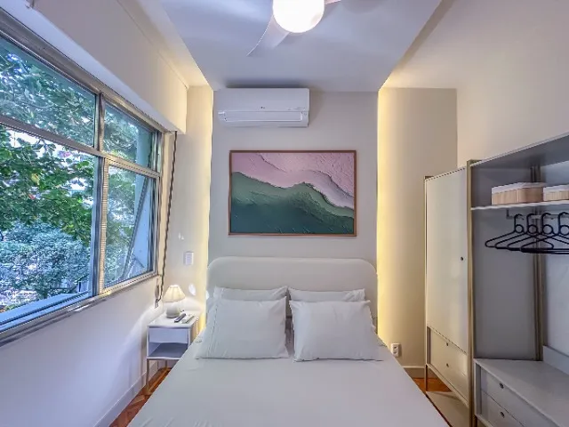 One-bedroom apartment with a washing machine