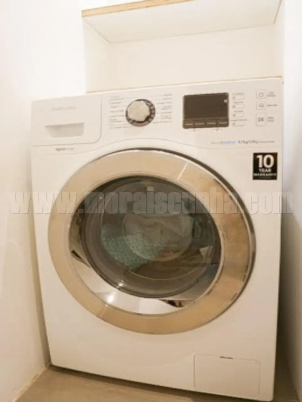 Apartamento studio sem mobília com janelas do chão ao teto — photo 5
