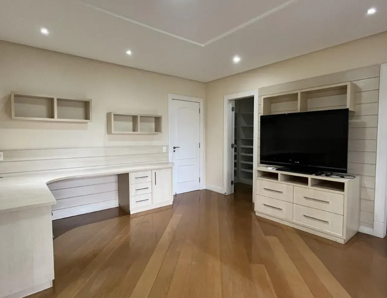 House with 5 bedrooms and 5 bathrooms, 830 m² — photo 20