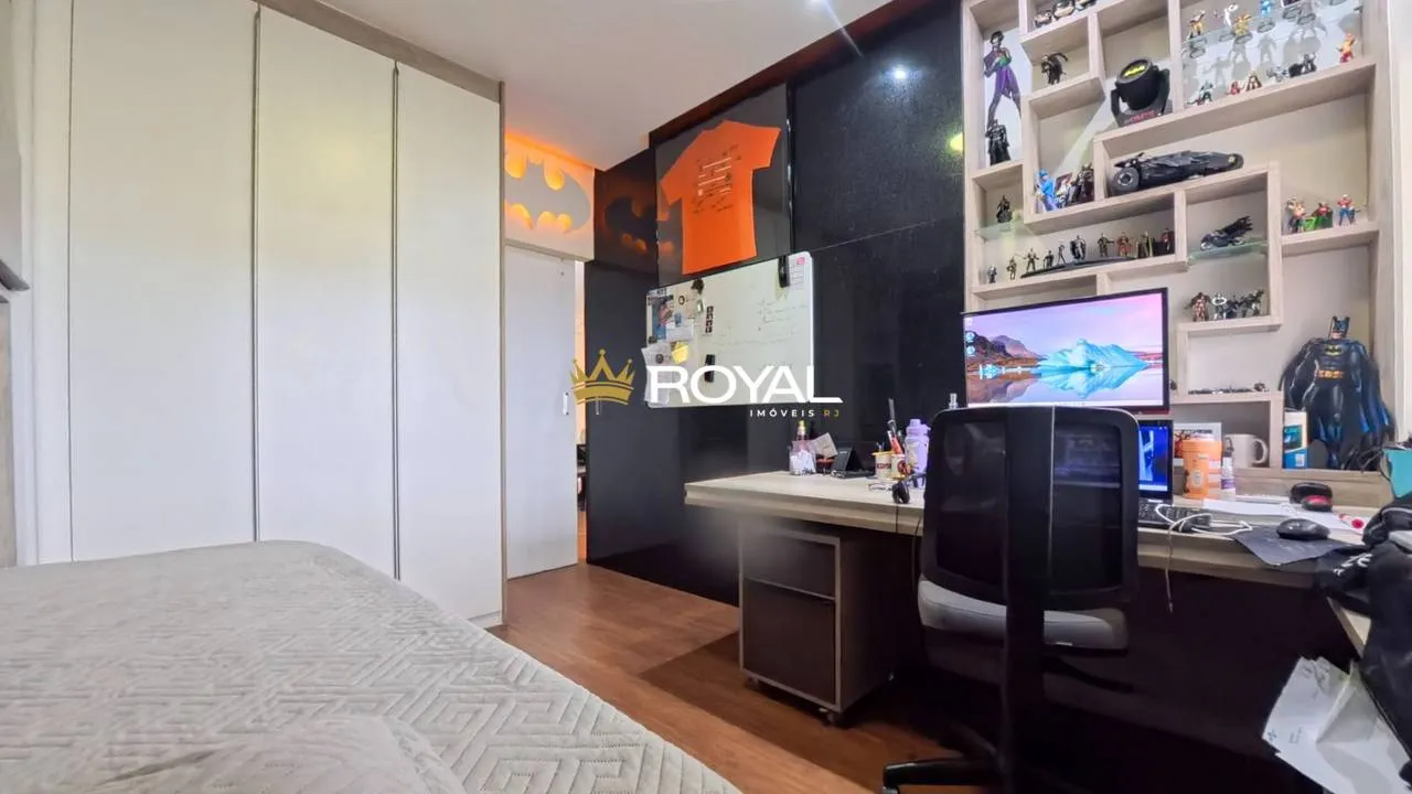 4-bedroom apartment in a building with a pool — photo 23