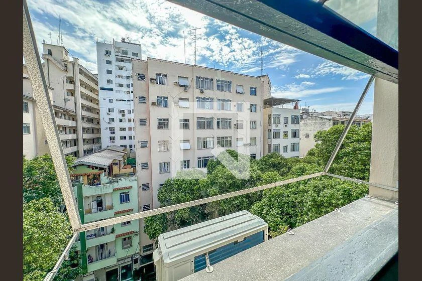 Studio com piso de madeira ou laminado, Centro — photo 12