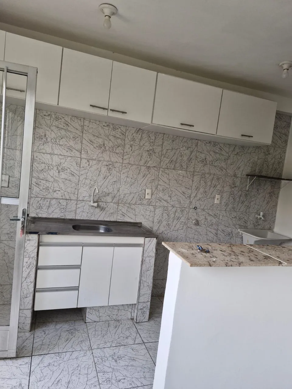 Apartamento de 1 dormitorio con 1 baño y ducha eléctrica — photo 3