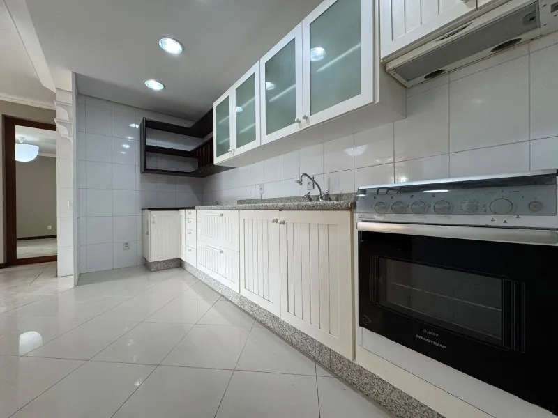 Furnished apartment, 124 m², with floor-to-ceiling windows — photo 2
