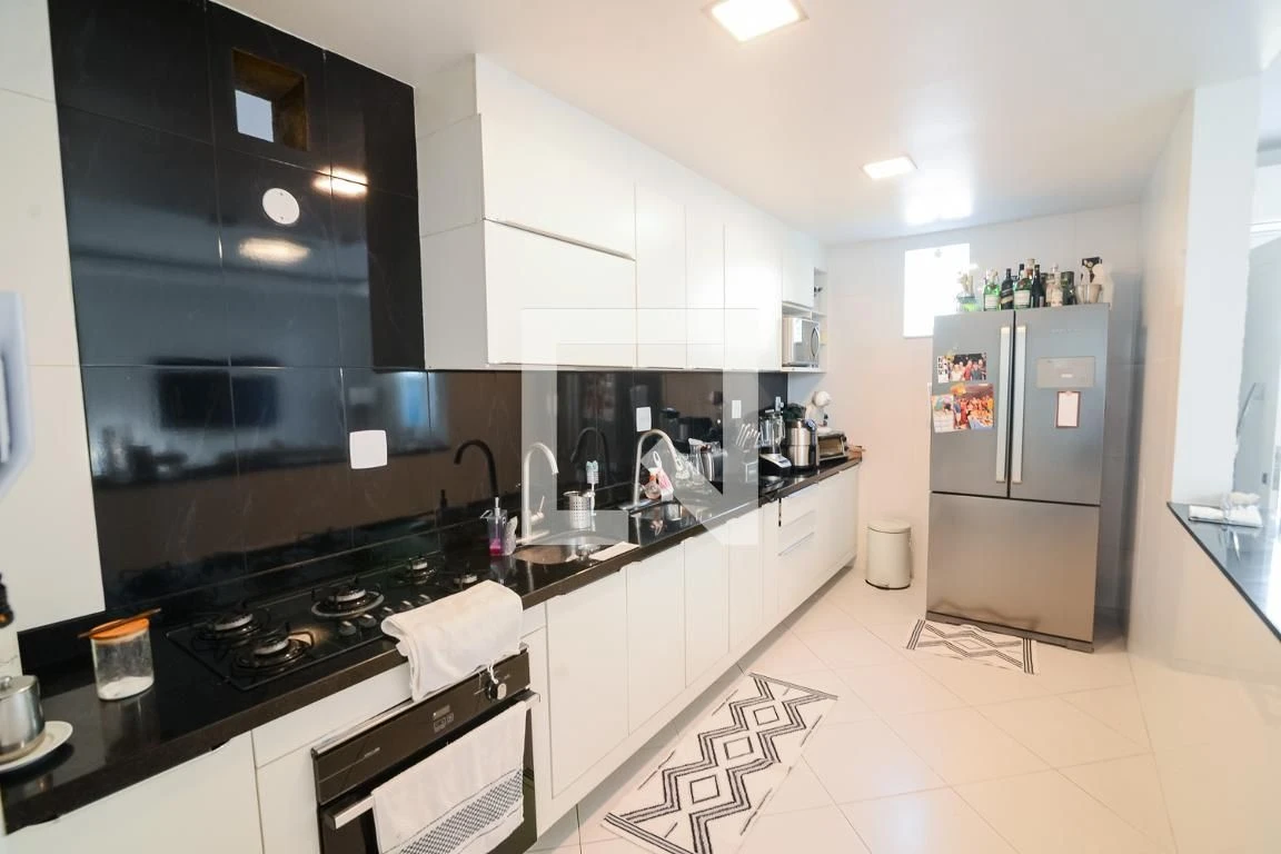 Furnished house with 4 bedrooms and 3 bathrooms — photo 9
