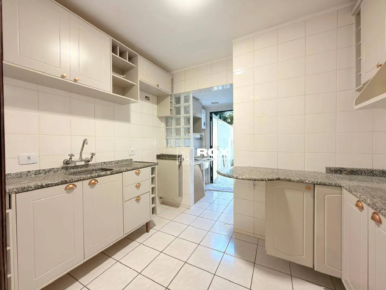 Garden apartment with 3 bedrooms and 1 en-suite — photo 13