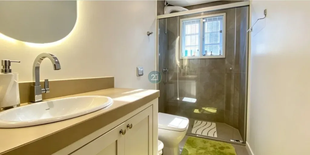 Casa de 5 dormitorios, 5 baños y piscina común — photo 11