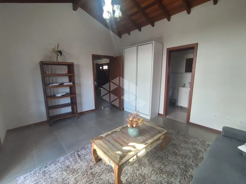 Мебльований будинок з 4 спальнями-сюїтами та садом 240 м² — photo 38