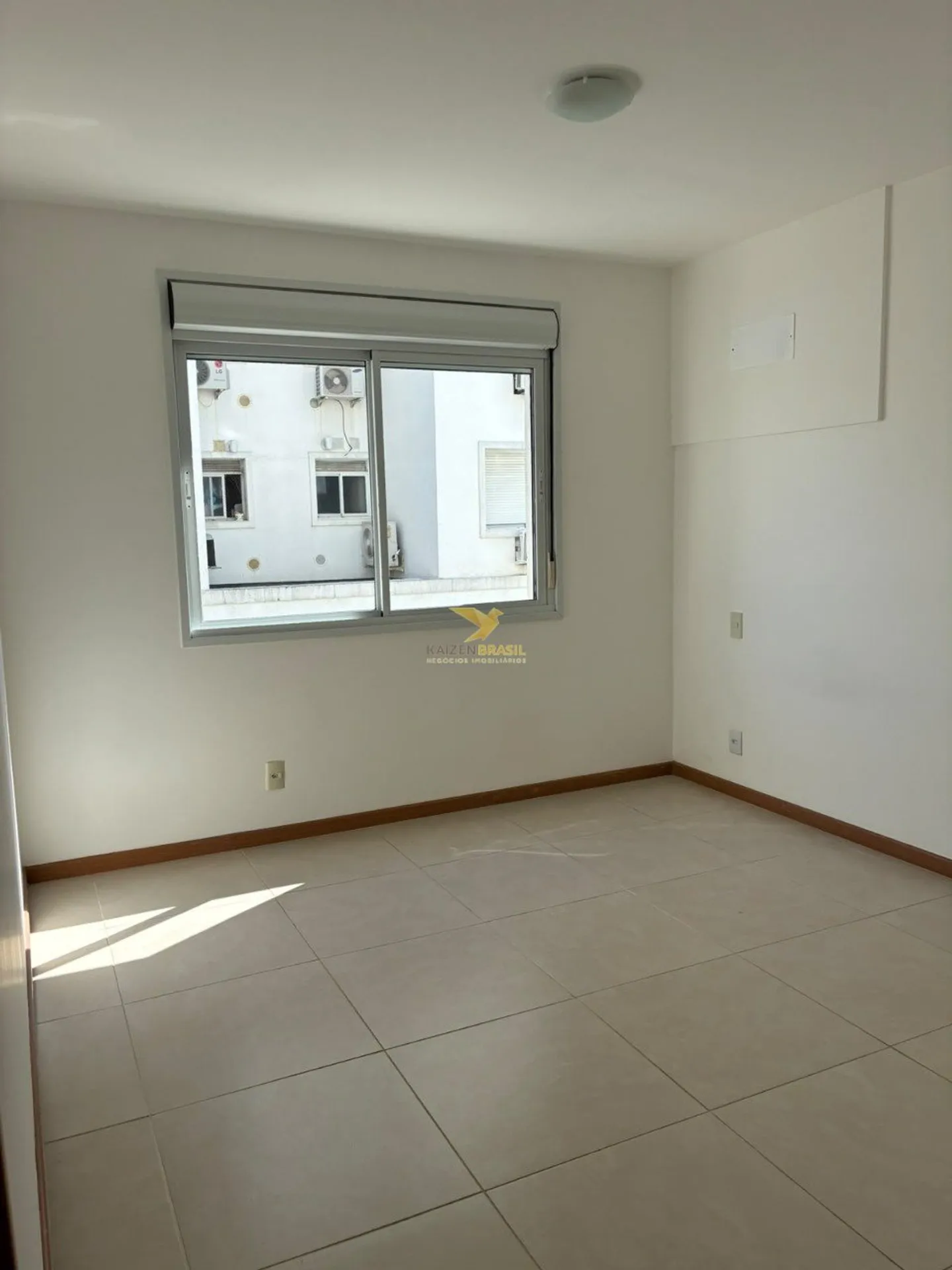 3-bedroom apartment, 1 with its own bathroom, 97 m² — photo 11