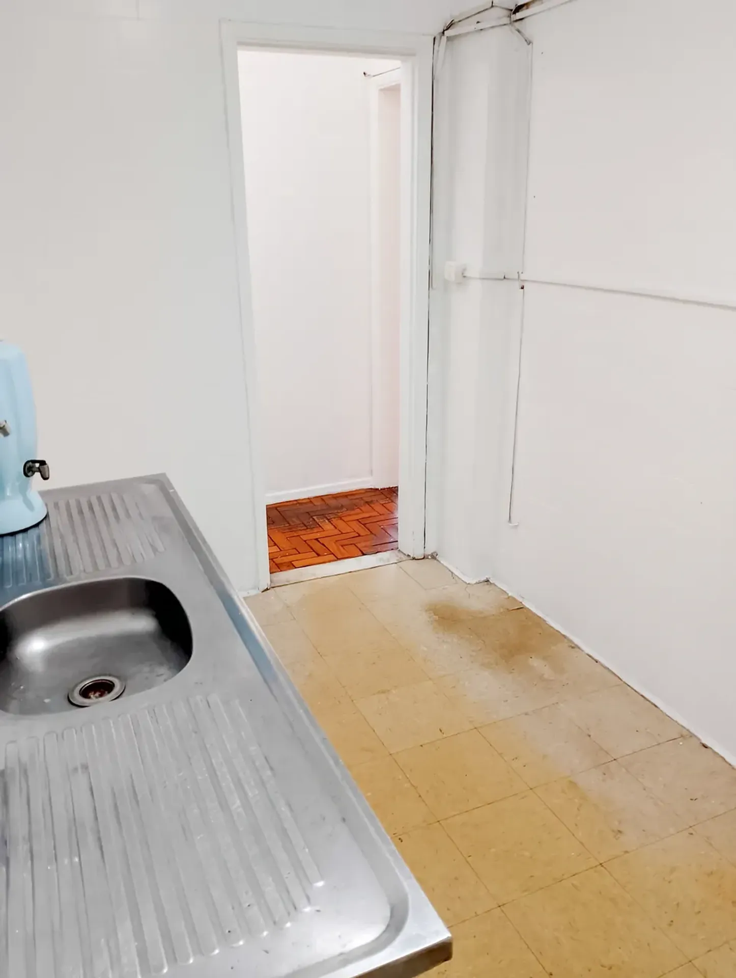 Bathtub in a 2-bedroom apartment, 70 m² — photo 18