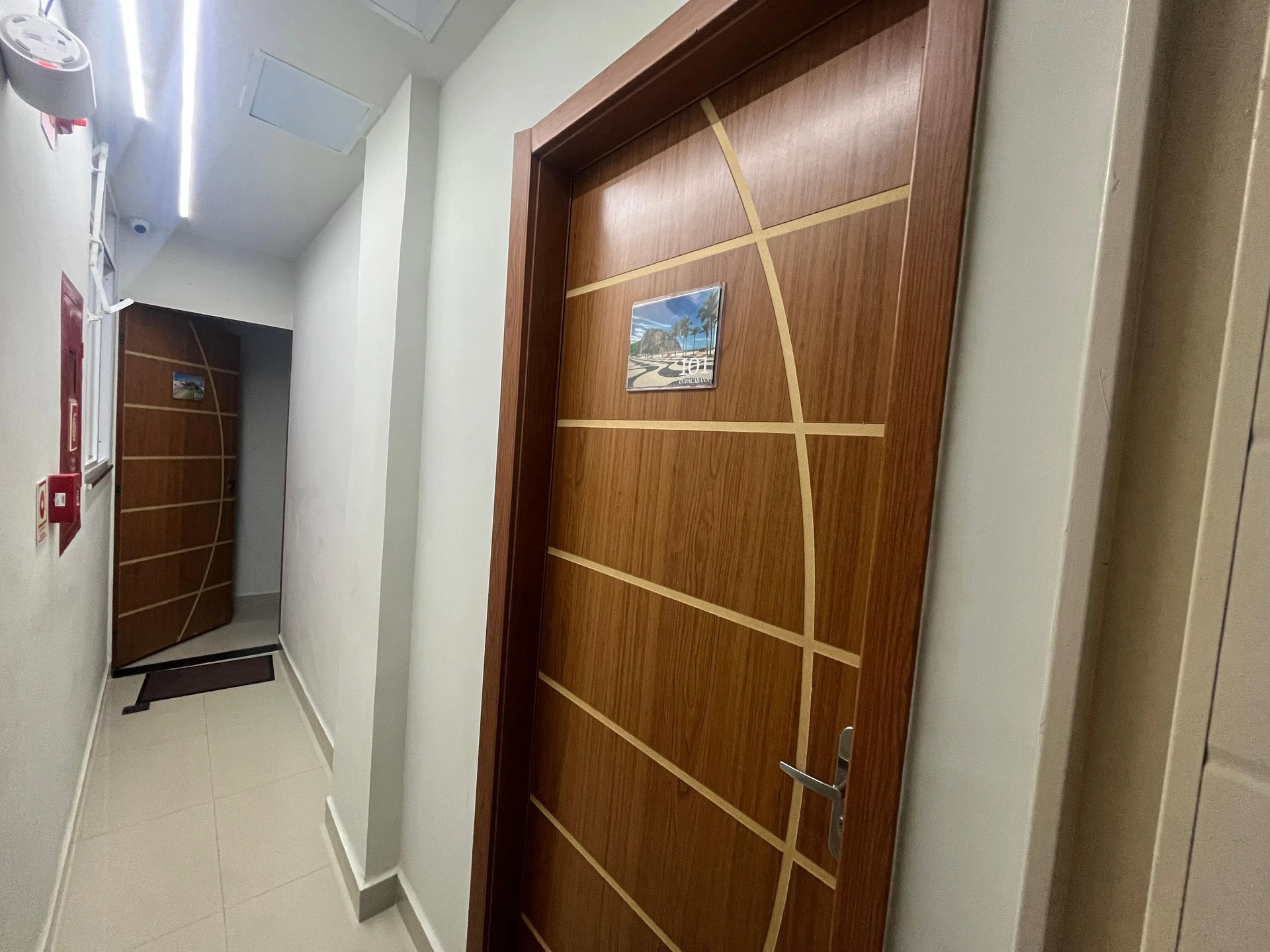 Furnished 2-bedroom apartment with built-in wardrobes — photo 14