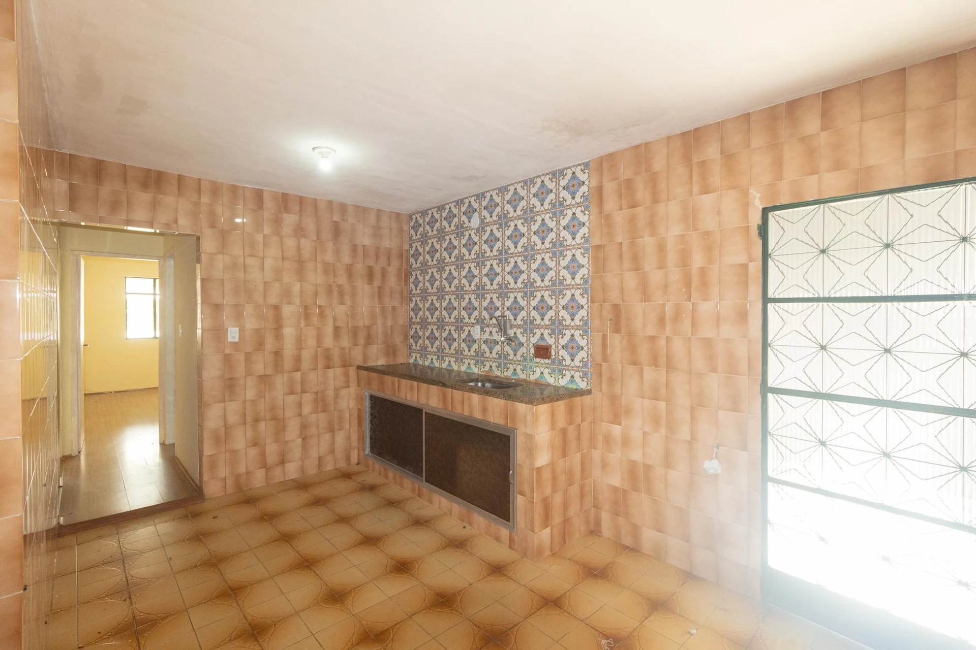 2-bedroom house with a garden — photo 4