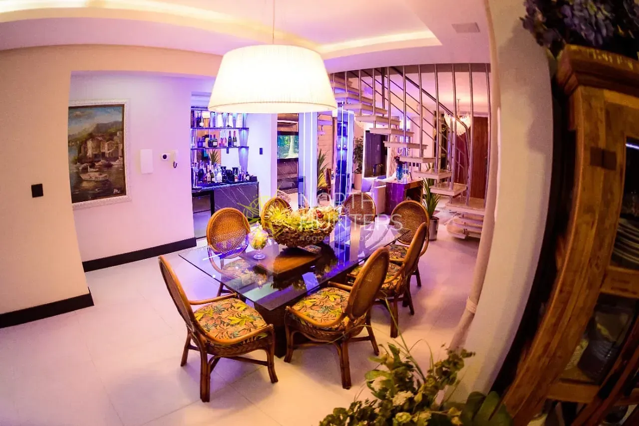 Casa con 5 dormitorios y cocina de concepto abierto — photo 34