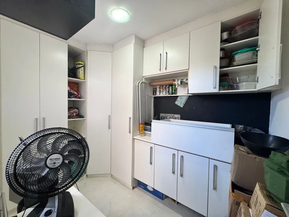 Apartment with a closed kitchen and gas stove — photo 12