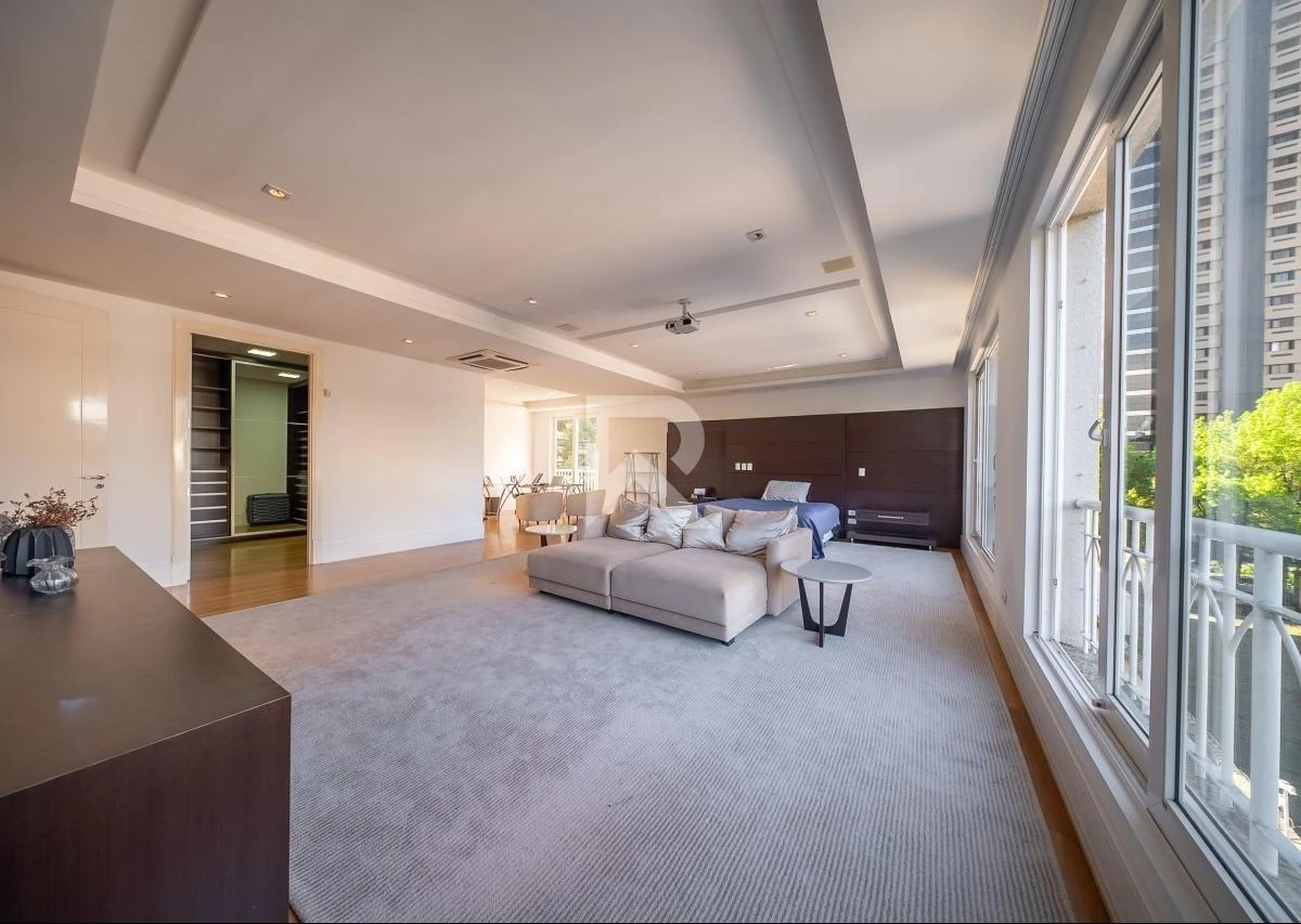 344 m² apartment with floor-to-ceiling windows and a bathtub — photo 4