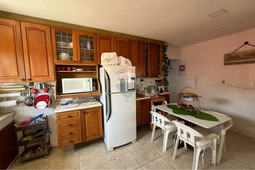 Furnished 4-bedroom apartment with 2 baths and 183 m² — photo 9