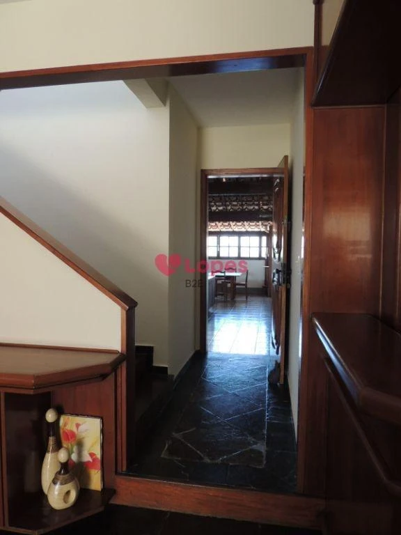 Mountain view in a 4-bedroom house, 431 m² — photo 40