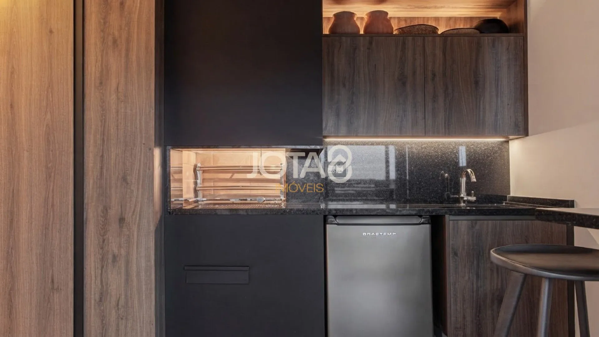2-bedroom apartment with a grill on the balcony — photo 14