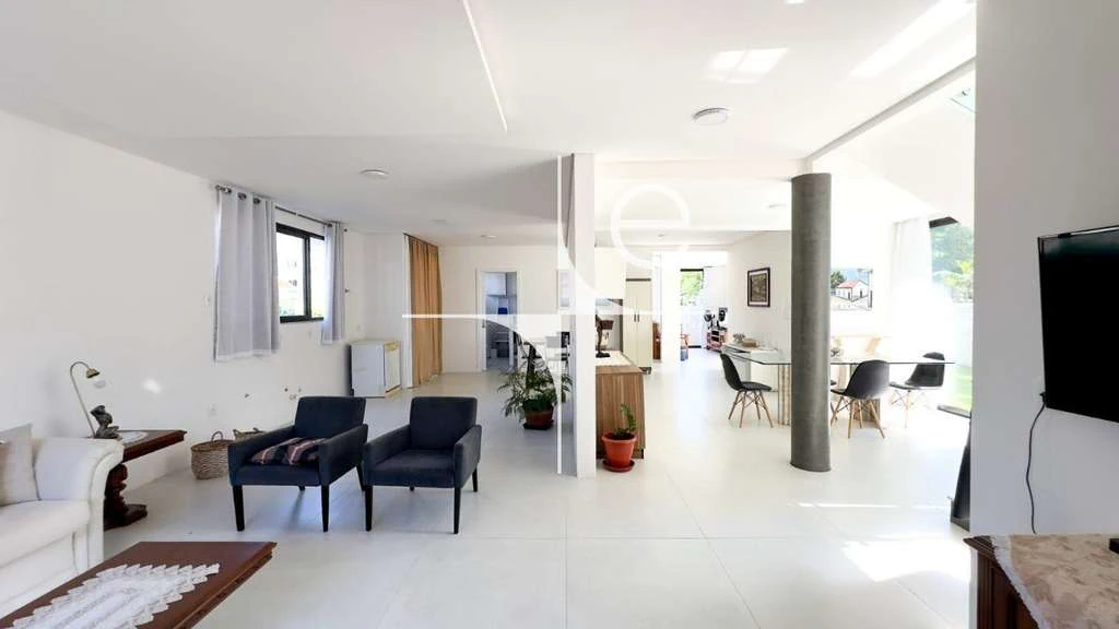 Furnished house with 288 m² and 4 en-suite bedrooms