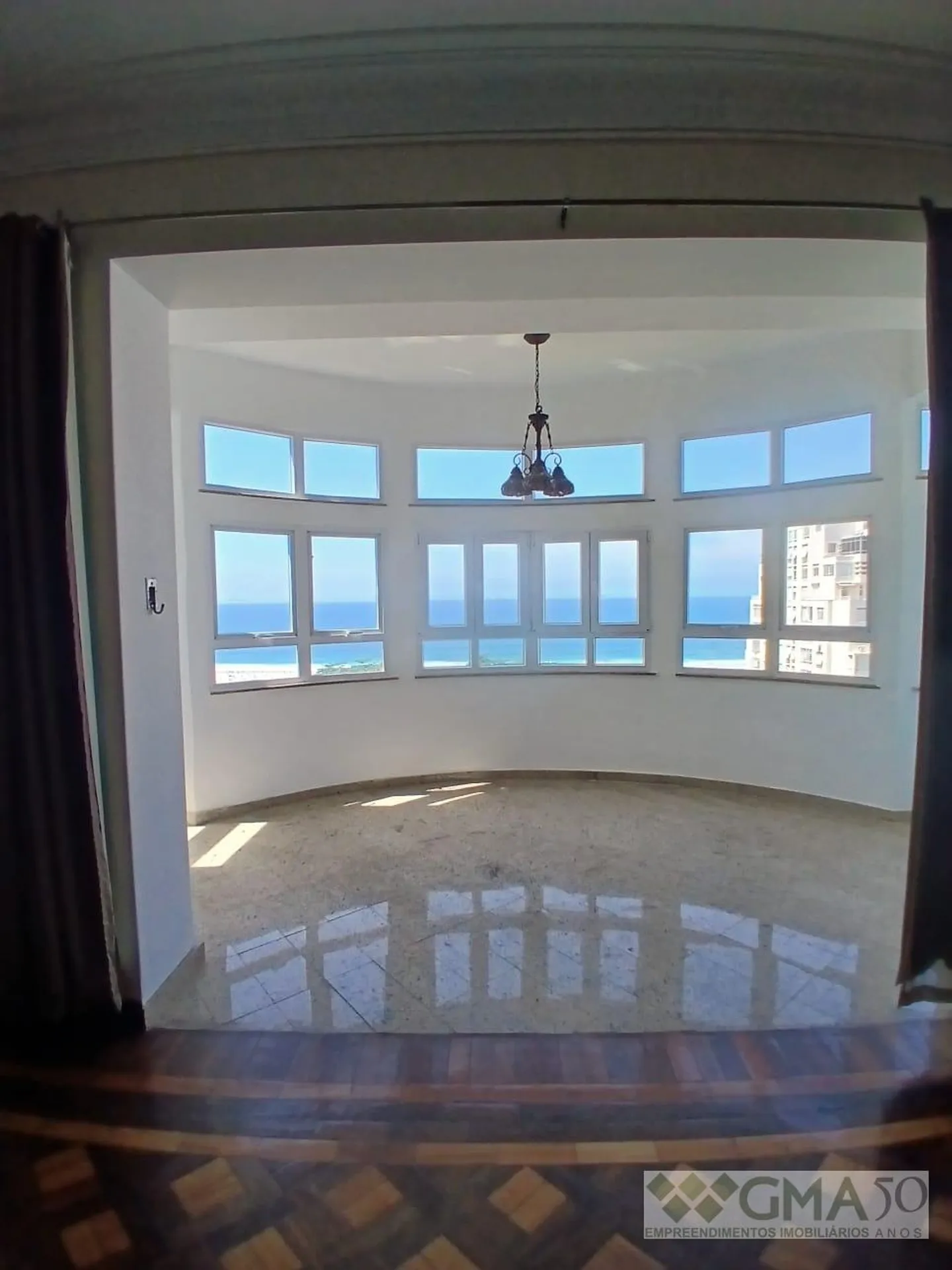 Floor-to-ceiling windows in a 5-bedroom apartment, 165 m² — photo 7