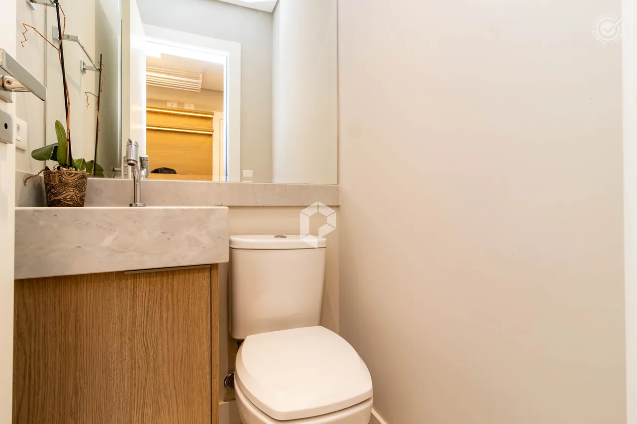 Furnished apartment with 3 en-suite bedrooms and balcony — photo 14
