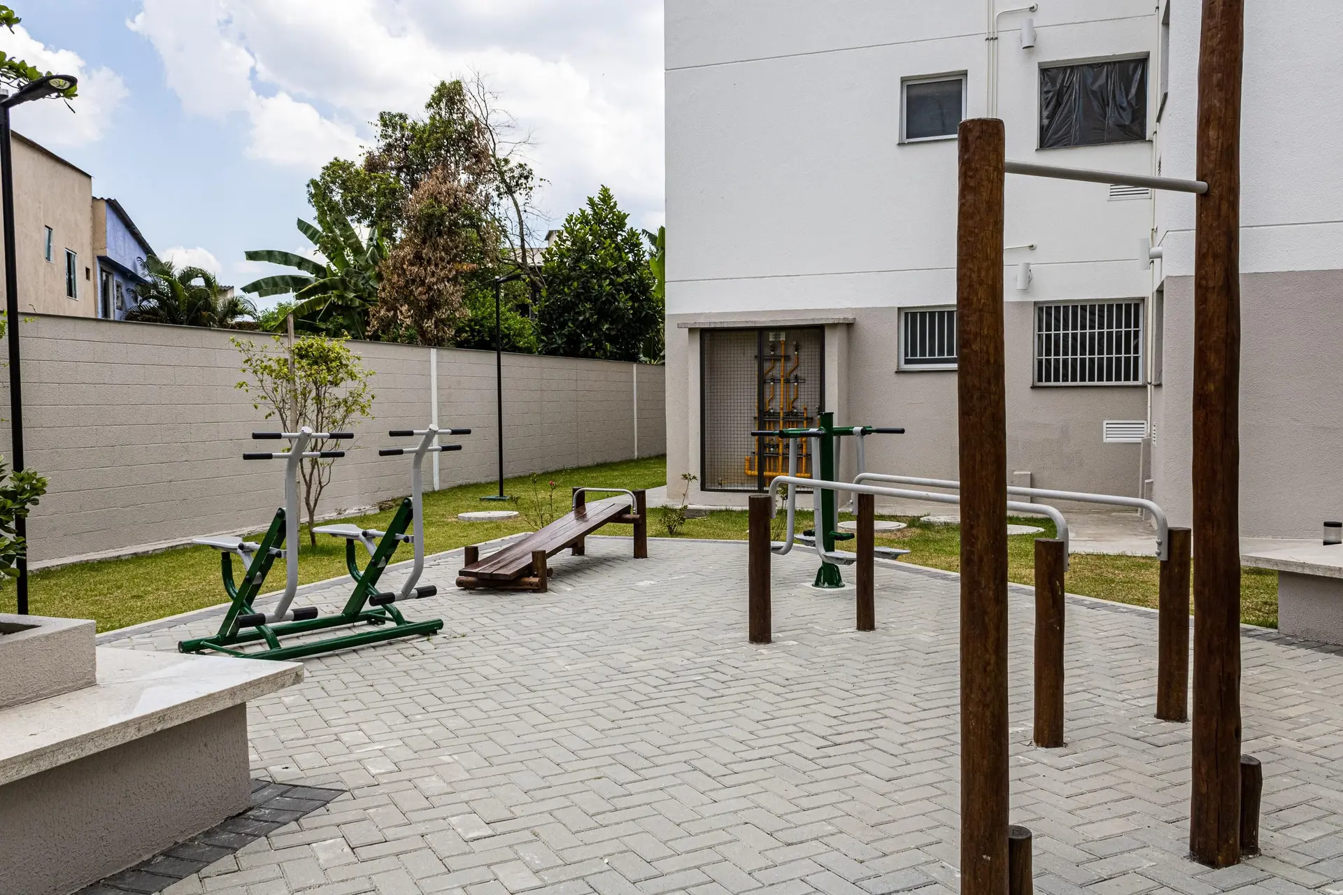 2-bedroom apartment in a building with a gym — photo 18