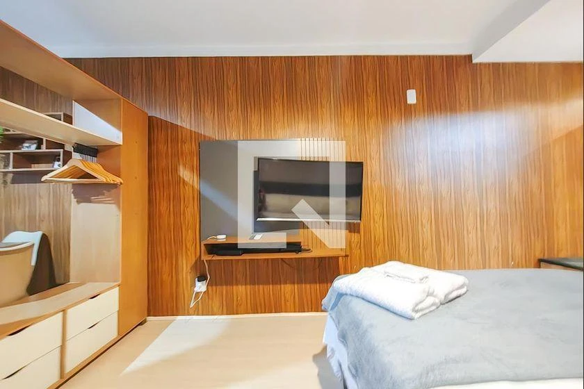 One-bedroom apartment in a building with a gym — photo 18