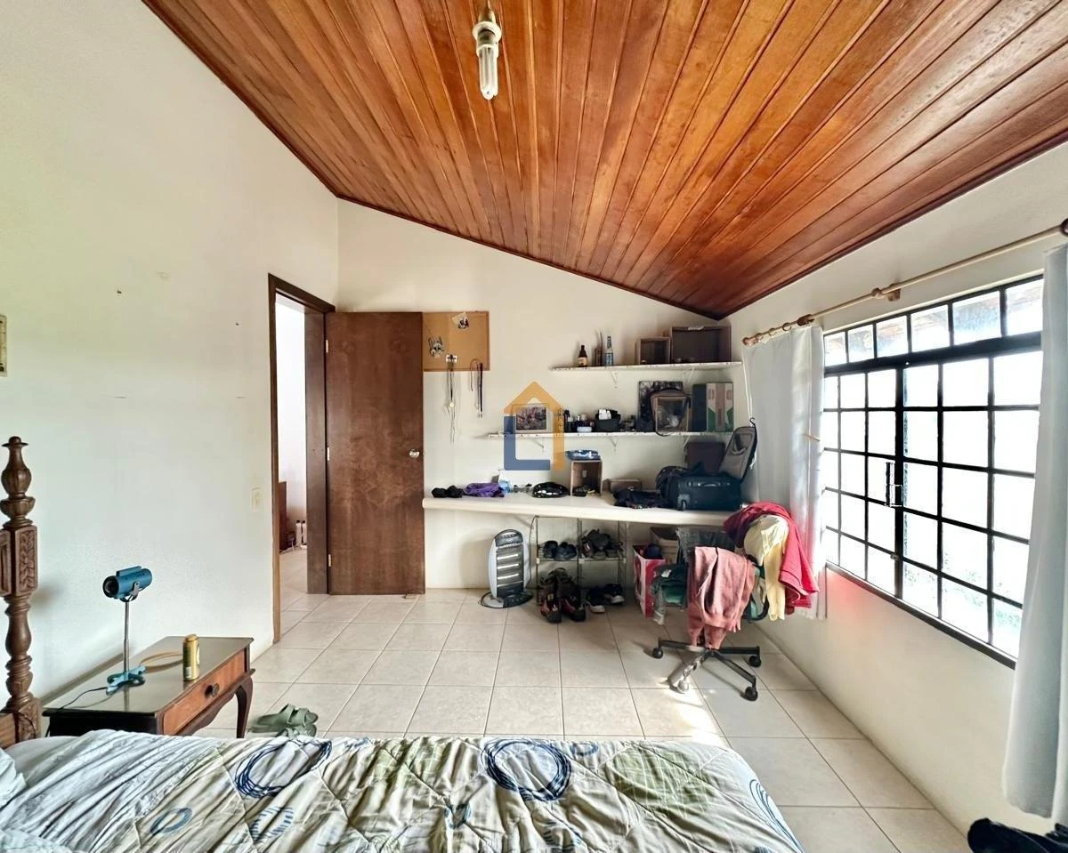 5-bedroom house with a home office — photo 31