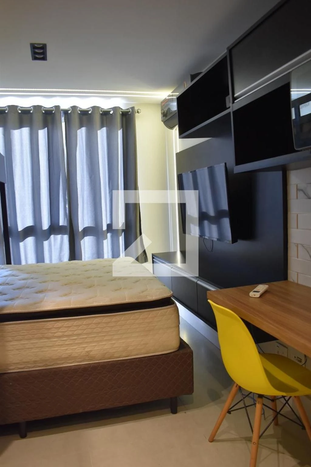 17 m² studio with a washing machine and a home office — photo 8