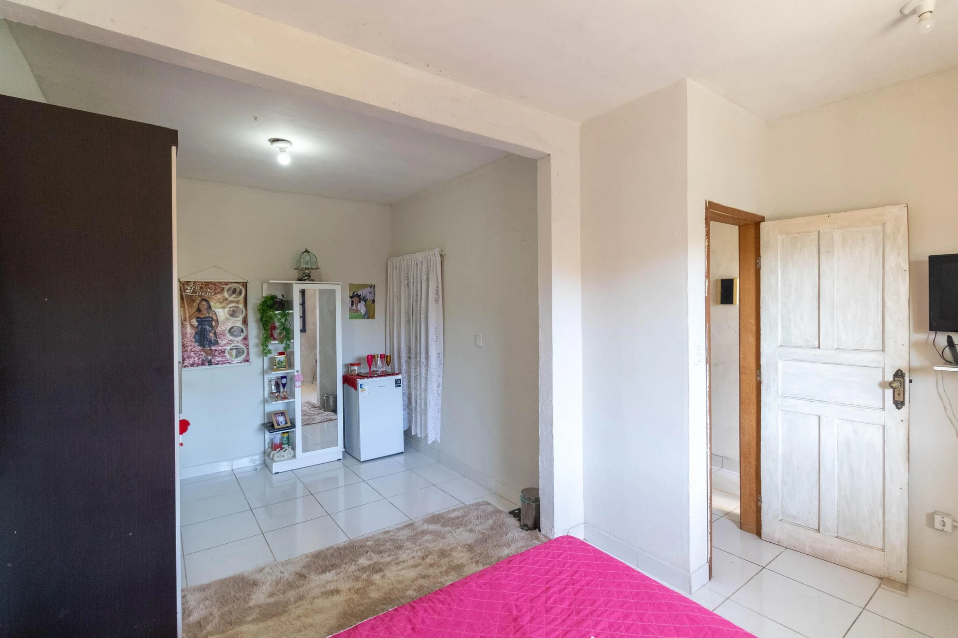 Casa mobiliada com 3 quartos e cozinha com fogão a gás — photo 5
