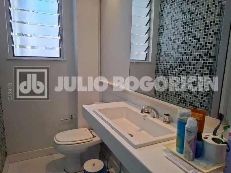 Unfurnished apartment with open-plan kitchen and 2 bedrooms — photo 17