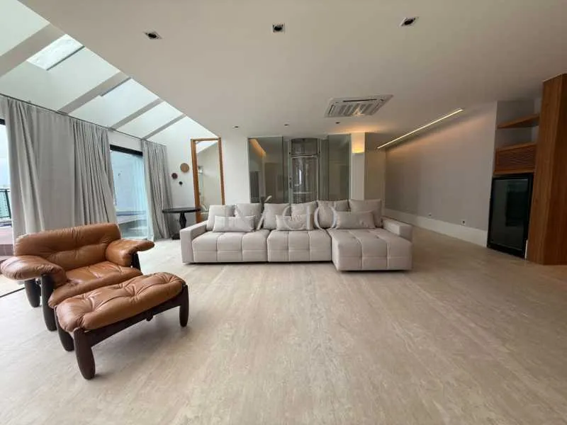 Water view in a 4-bedroom apartment, 380 m² — photo 11